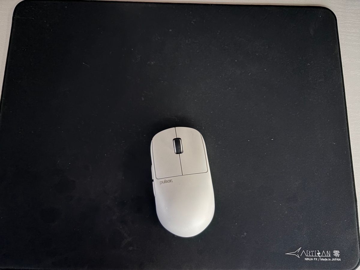 ARTISAN 零 SOFTの上に置いたPulsar X2H CrazyLight